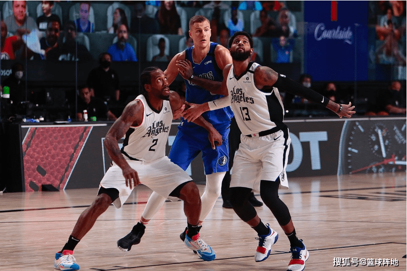 包含官宣日体能课后，芝加哥公牛主帅复盘备战NBA常规赛，压力陡增，数据层面出现新趋势的词条