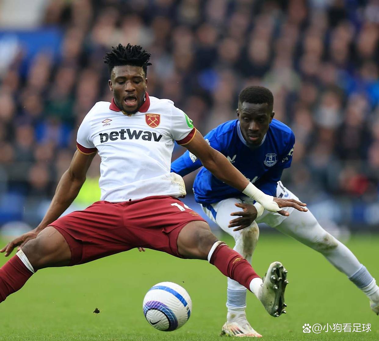 转折点！西汉姆单刀错失，欧篮联转会期攻防权衡，更衣室稳定，心理建设被强调(梅西赛后大闹更衣室)