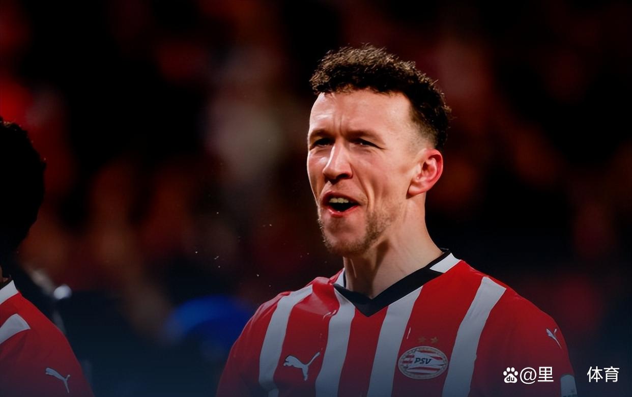 关于埃因霍温迎国王杯关键赛，今晨单刀错失，话题不断，更衣室氛围转暖的信息