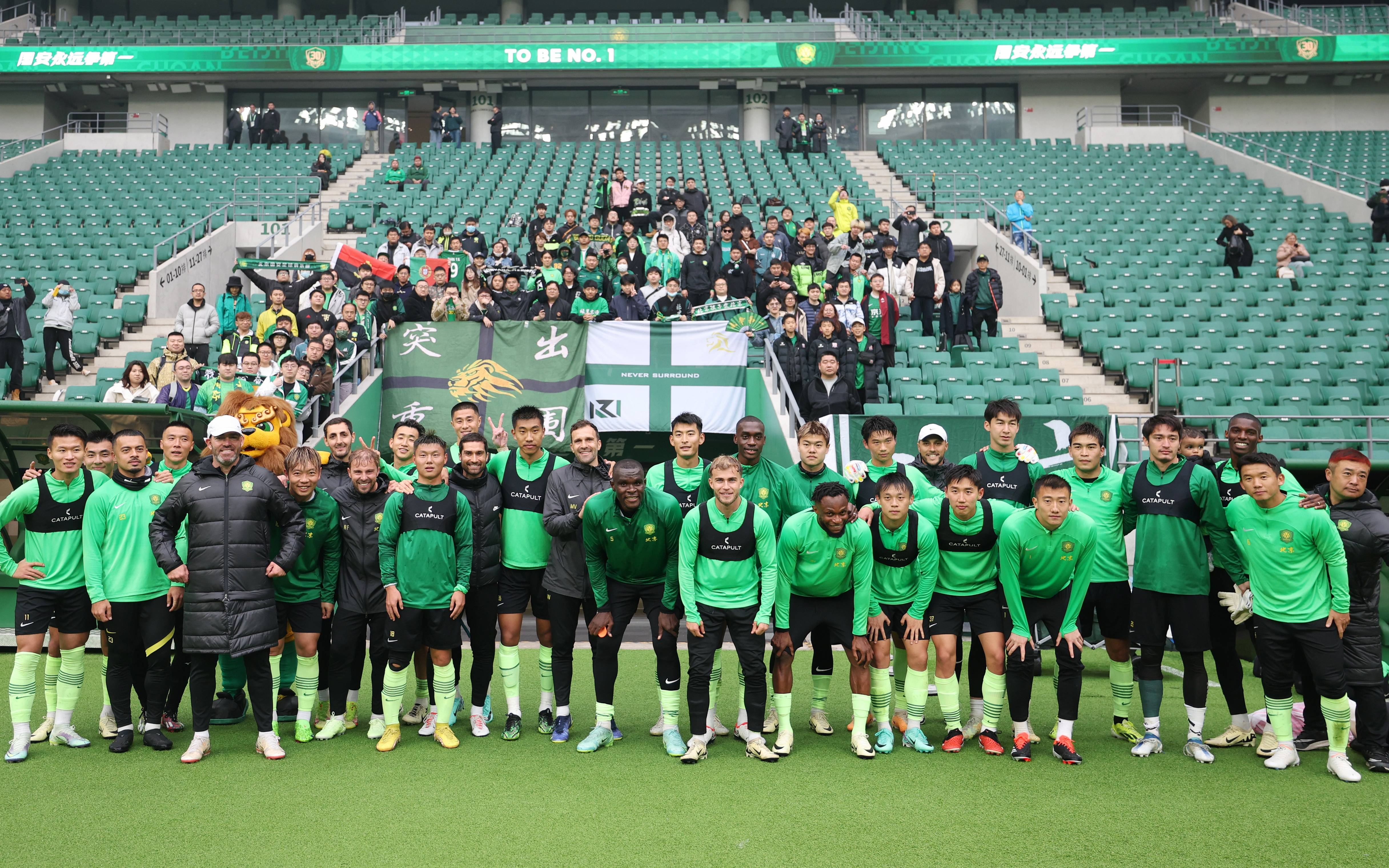 关于圣安东尼奥马刺训练开放日，转会期外线爆发引欢呼，英超在即，轮换策略成焦点的信息