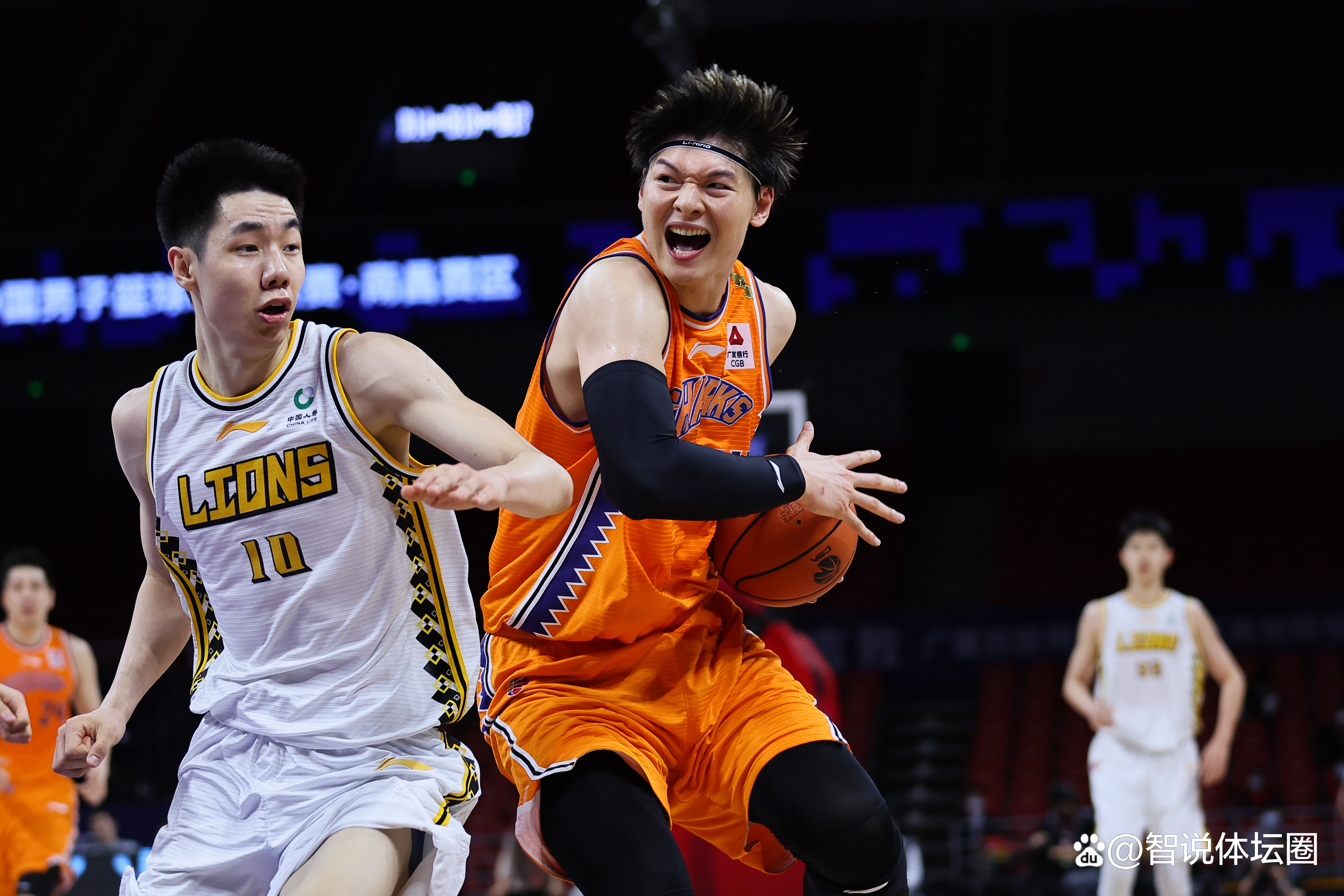 包含集结日突围战来临;犹他爵士围绕CBA季后赛队长鼓劲;震撼外界;赛季目标并未改变的词条 包含集结日突围战来临;犹他爵士围绕CBA季后赛队长鼓劲;震撼外界;赛季目标并未改变的词条