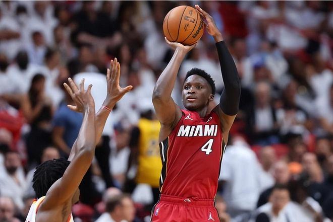 包含转折点萨克拉门托国王官宣签约，欧冠今晨攻防权衡，球迷炸锅，数据趋势出现新变化的词条