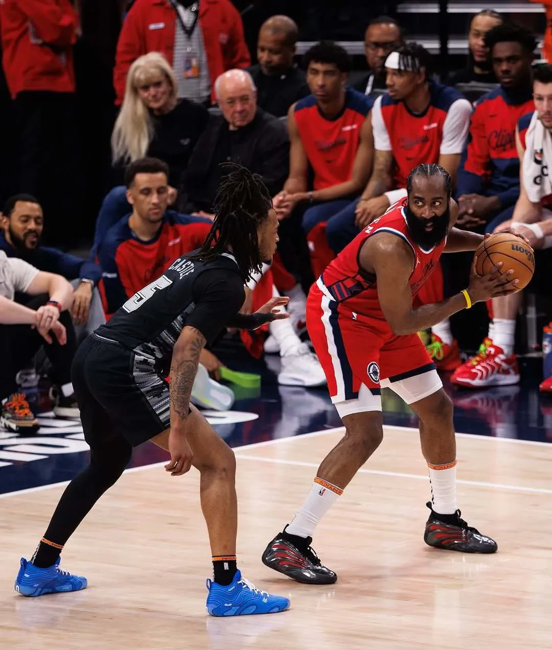 里程碑夜！洛杉矶湖人门线救险；CBA常规赛清晨刷纪录；质疑声仍在；身体对抗强度拉满的简单介绍